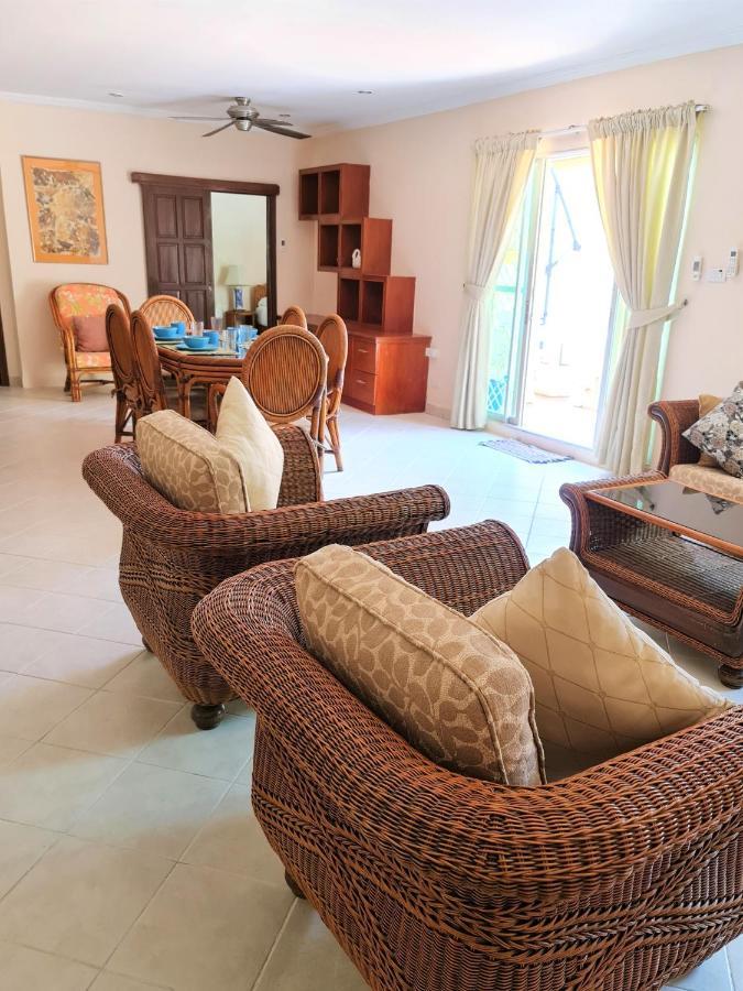 Butterfly Garden Boutique Residences Apts And Villas, A Lifestyle Destination Ex Lg 1-3 Bedroom Units , Full Kitchen, 2 Full Bathrooms, Rain Shower, Spa Bath, Free Bbq, Free Fast Fiber Optic Wifi, Staff 24-7 Патая Екстериор снимка